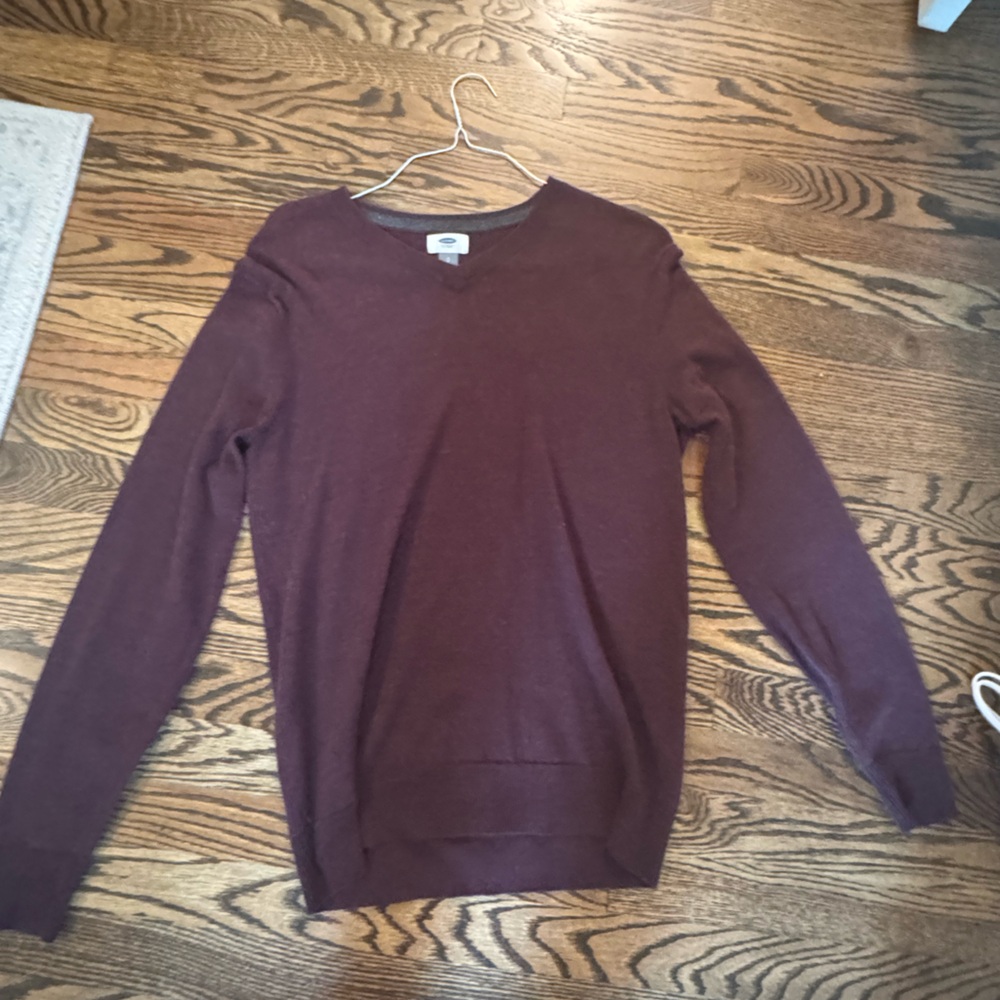 Burgundy Long Sleeve Sweater. New without tags. Size small.